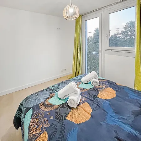 Balcon Lumineux Et Cuisine Equipee Apartment